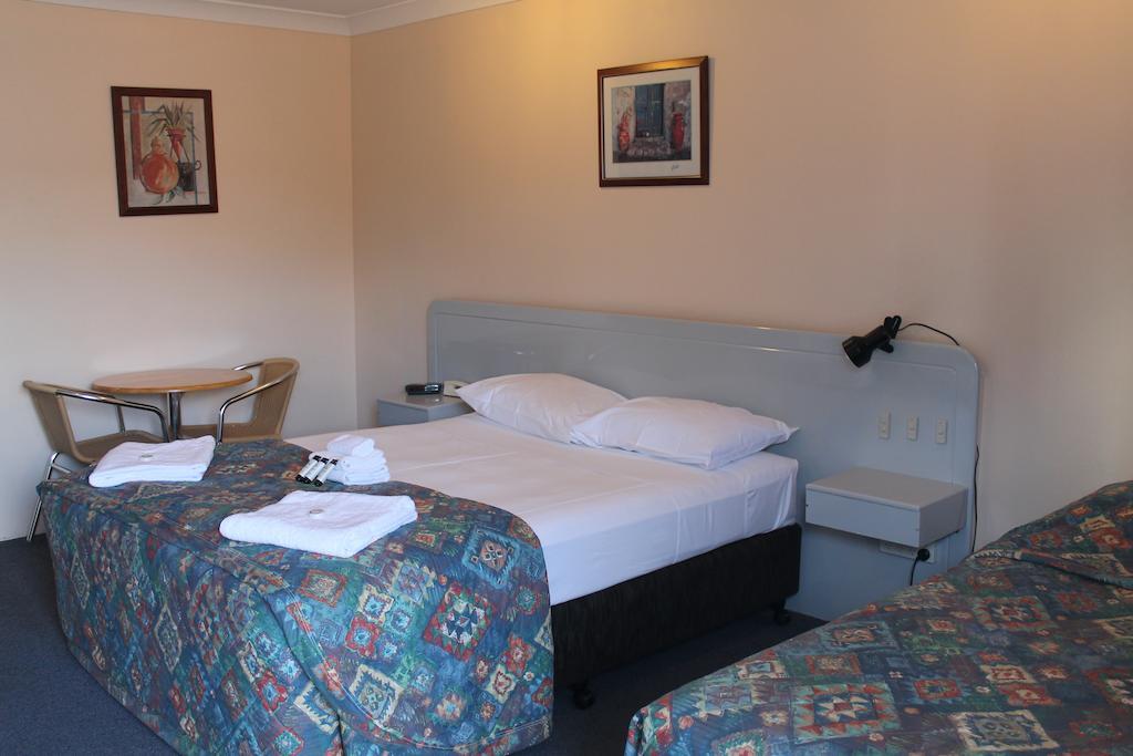 Alexander Motel Warwick Room photo